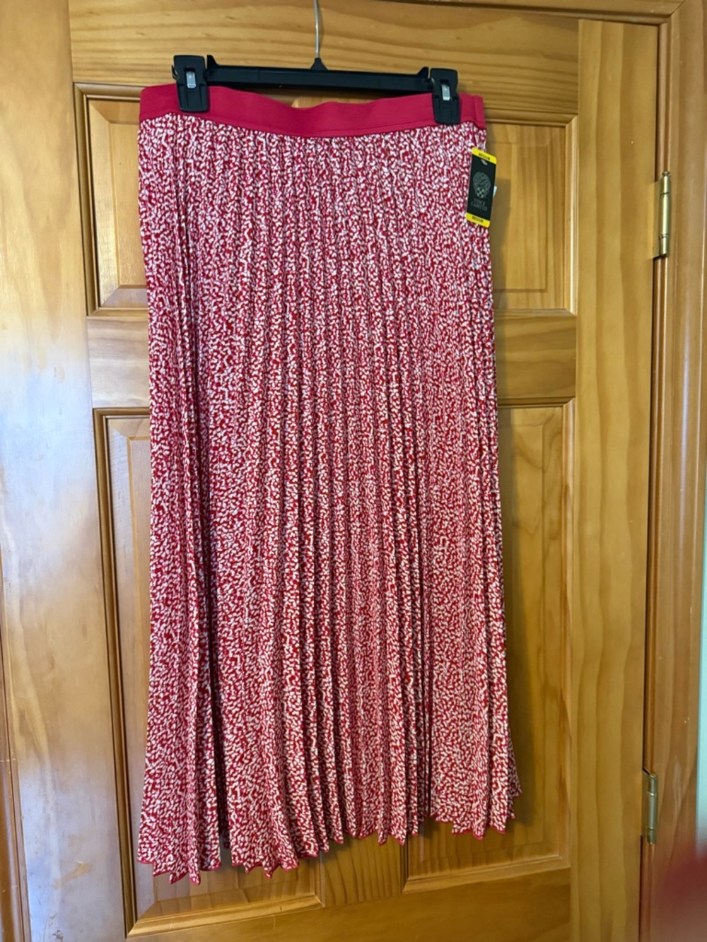 Women’s Red Pleated Midi Skirt - Classic Floral Print by Vince Camuto